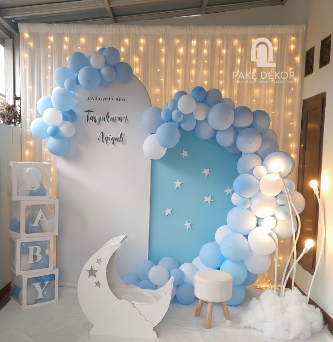 Dekorasi akikah biru putih tema langit